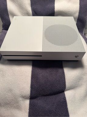 One S White Console -